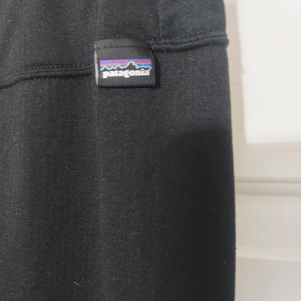 Patagonia Jet Black Performance Leggings XS EUC Athletic Yoga Running Pants - Picture 3 of 7